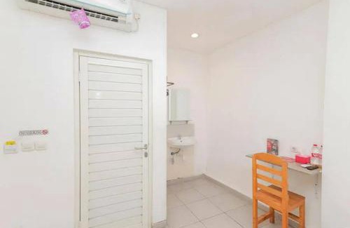 Surabaya Hotel | RedDoorz near Kaza Mall Surabaya