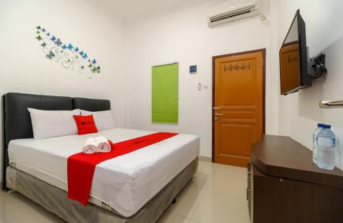 North Cirebon House | RedDoorz near Kejaksan Station Cirebon 2