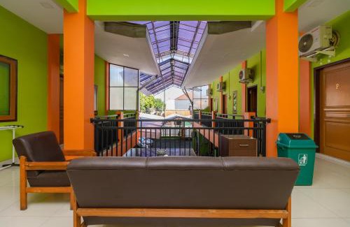 North Cirebon House | RedDoorz near Kejaksan Station Cirebon 2