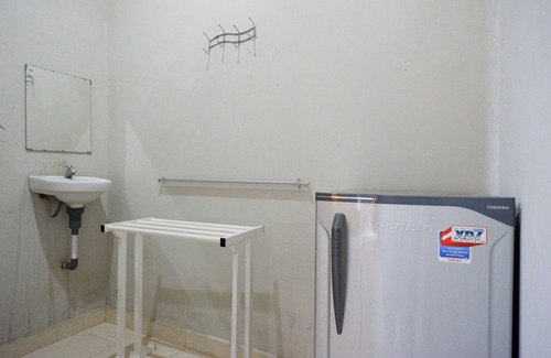 Palu Hotel | RedDoorz near Mutiara SIS Al Jufrie Airport Palu