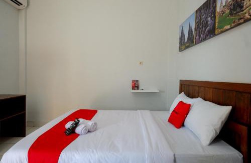 Berbah Hotel | RedDoorz near Padang Golf Adisucipto