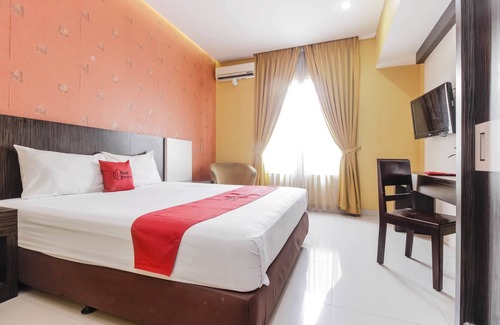 North Cirebon Hotel | RedDoorz Near Pasar Pagi Cirebon