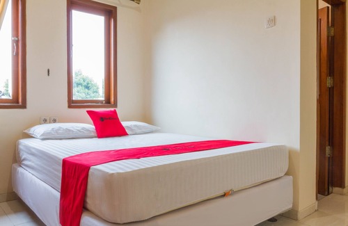 North Cirebon Hotel | RedDoorz near Pasar Pagi Cirebon 2