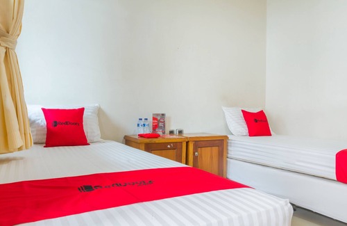 North Cirebon Hotel | RedDoorz near Pasar Pagi Cirebon 2