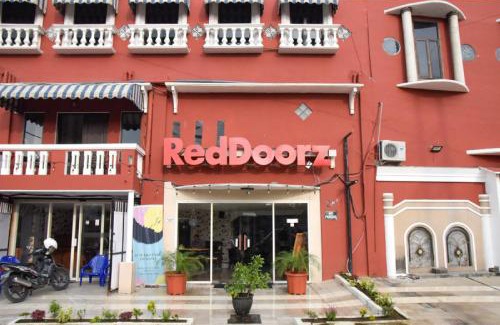 Surabaya House | RedDoorz near Pelabuhan Tanjung Perak 2 Surabaya