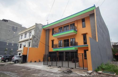 Surabaya House | RedDoorz near Petra University 2