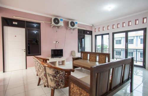 Surabaya House | RedDoorz near Petra University 2
