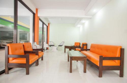 Surabaya House | RedDoorz near Petra University 2