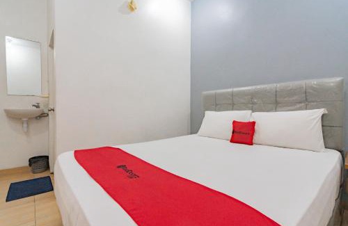 North Cirebon Hotel | RedDoorz near Prujakan Station Cirebon