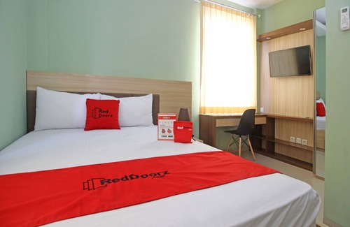 Solo City Centre Hotel | RedDoorz near Solo Balapan Station