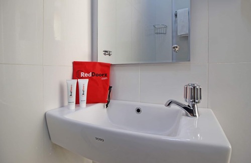Solo City Centre Hotel | RedDoorz near Solo Balapan Station