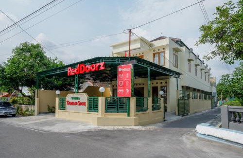 Karanganyar House | RedDoorz near Stadion 45 Karanganyar