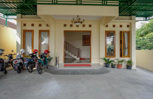 Karanganyar House | RedDoorz near Stadion 45 Karanganyar
