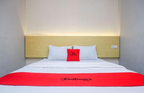 Batang Hotel | RedDoorz near Stasiun Batang