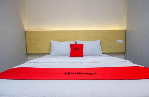 Batang Hotel | RedDoorz near Stasiun Batang