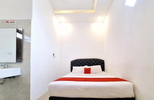 Kediri Hotel | RedDoorz near Stasiun Kediri