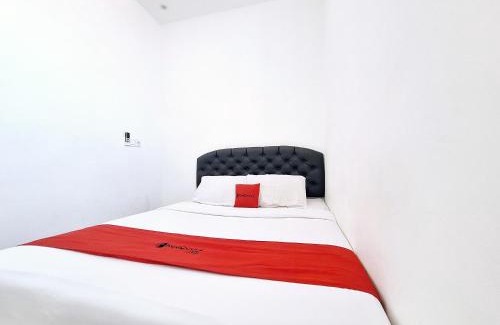 Kediri Hotel | RedDoorz near Stasiun Kediri