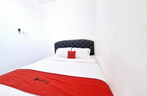 Kediri Hotel | RedDoorz near Stasiun Kediri