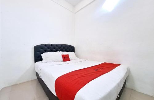 Kediri Hotel | RedDoorz near Stasiun Kediri
