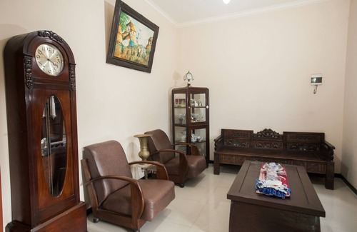 Malang House | RedDoorz near Stasiun Kota Baru Malang