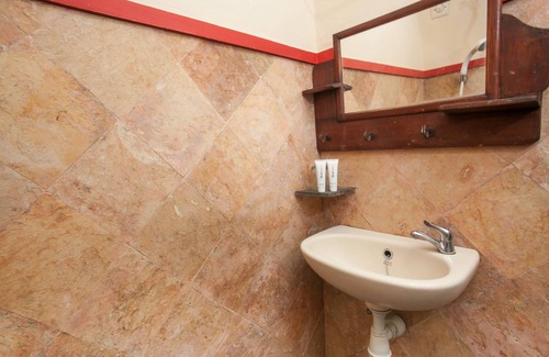 Malang House | RedDoorz near Stasiun Kota Baru Malang