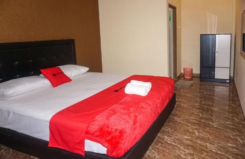 Kebasen Hotel | RedDoorz near Stasiun Kroya