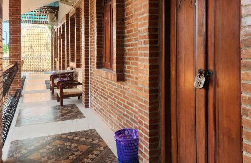 Hargomulyo Hotel | RedDoorz near Stasiun Sragen