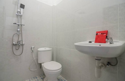 Jambi House | RedDoorz near Sultan Thaha Airport Jambi