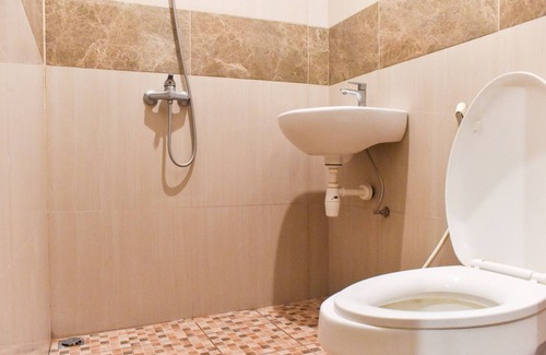 Darmo Hotel | RedDoorz near Surabaya Town Square