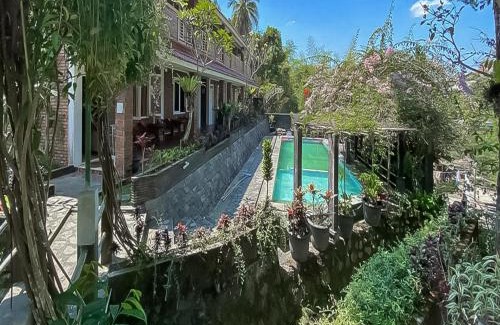 Sukaresmi Hotel | RedDoorz near Taman Bunga Nusantara
