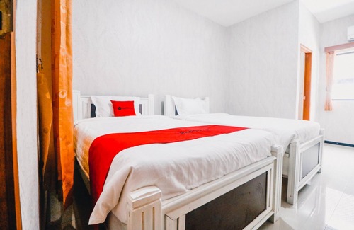 Batu Hotel | RedDoorz near Taman Rekreasi Selecta