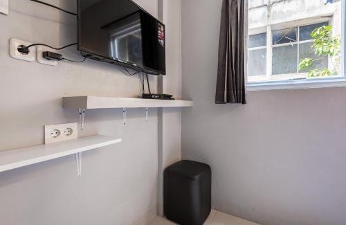 Jakarta House | RedDoorz near Tanjung Duren 2