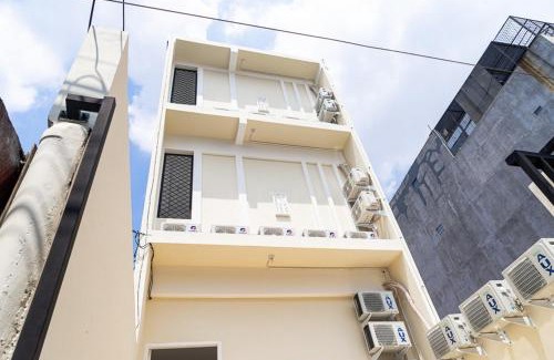 Jakarta House | RedDoorz near Tarumanagara University