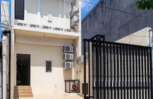Jakarta House | RedDoorz near Tarumanagara University