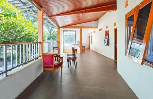 Salatiga Hotel | RedDoorz near Terminal Bus Tingkir Salatiga