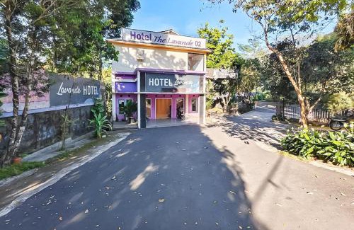 Salatiga Hotel | RedDoorz near Terminal Bus Tingkir Salatiga