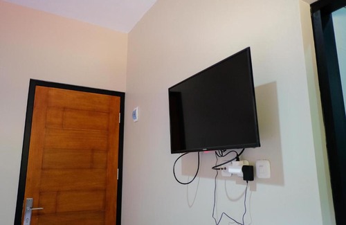 Depok Hotel | RedDoorz near Trans Studio Mall Cibubur 3