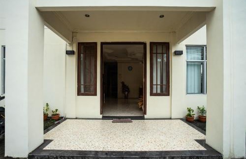 Manado City Centre Hotel | RedDoorz near Universitas Samratulangi Manado