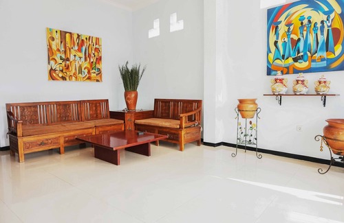 Malang Hotel | RedDoorz near Velodrome Malang 2
