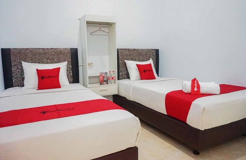 Malang Hotel | RedDoorz near Velodrome Malang 2