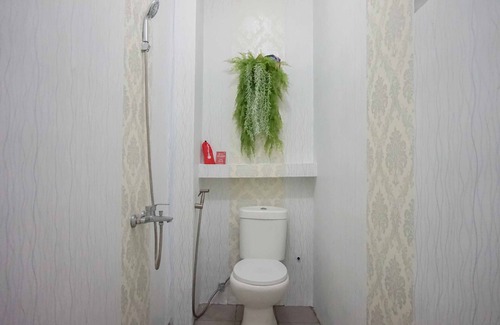 Malang Hotel | RedDoorz near Velodrome Malang 2