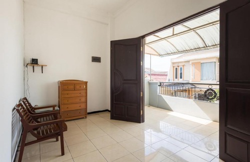 Surabaya House | RedDoorz near Widya Mandala University