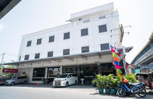 Banjarsari Hotel | RedDoorz Plus at Hotel Surya Solo