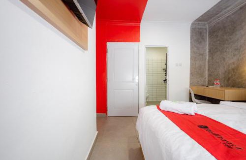 Mampang Prapatan House | RedDoorz Plus at Jalan Gatot Subroto Jakarta
