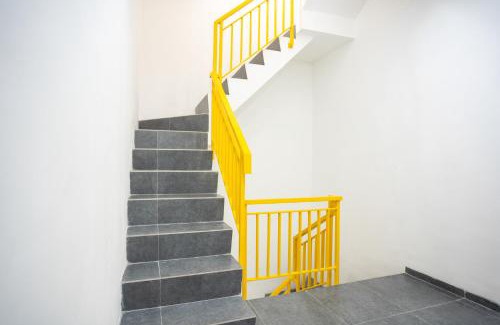 Sunter House | RedDoorz Plus @ Danau Sunter Utara