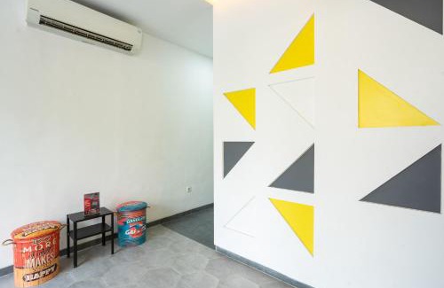 Sunter House | RedDoorz Plus @ Danau Sunter Utara