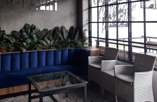 Bandung Hotel | RedDoorz Plus @ Doorman Guest House