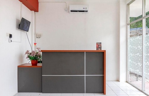 Surabaya House | RedDoorz Plus @ Gunungsari Surabaya