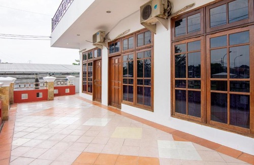 Surabaya House | RedDoorz Plus @ Gunungsari Surabaya