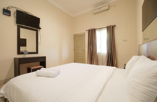 Surabaya House | RedDoorz Plus @ Gunungsari Surabaya